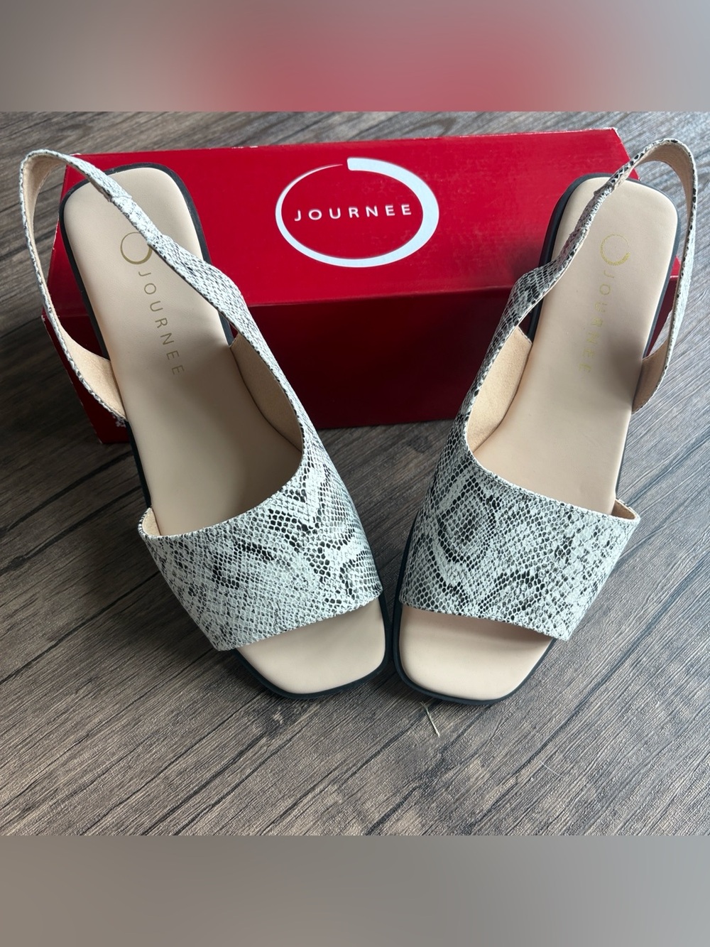 Journee Snakeskin Slingback Sandals (NWT) 7.5 - Picture 2 of 4